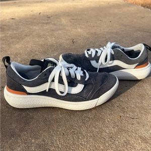 Vans Ultrarange shoes SIZE WOMENS 7.5 / MENS 6